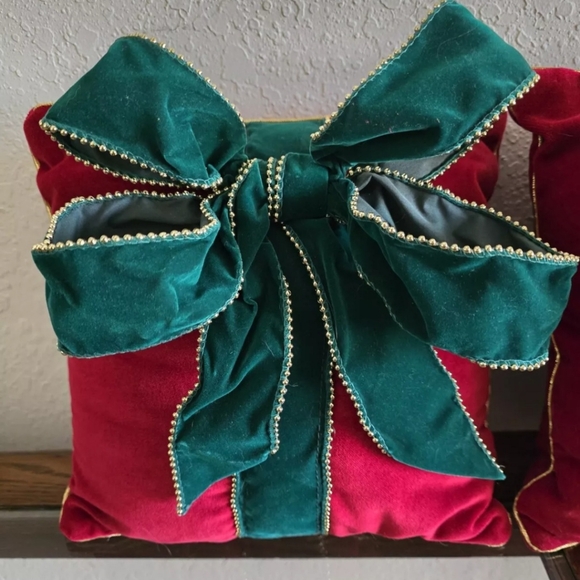 Like new Velvet 3 Dimensional Christmas Gift Throw Pillows - Picture 3 of 8